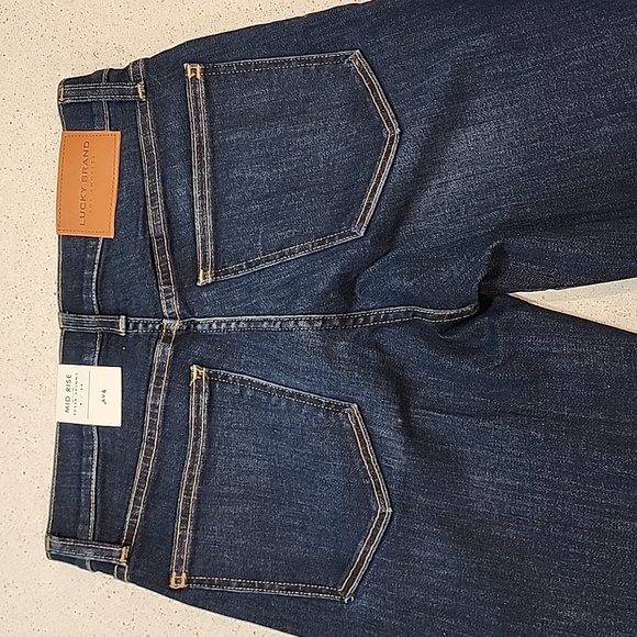 Lucky Brand Mid Rise Super Skinny Jeans in Dark Indigo with Gold Stitching - Picture 9 of 9